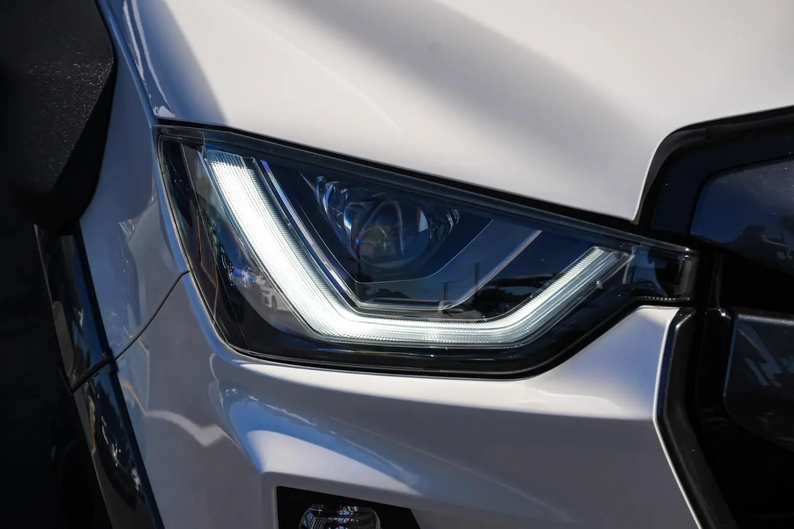 2020 Isuzu D-MAX Gallery Image 11