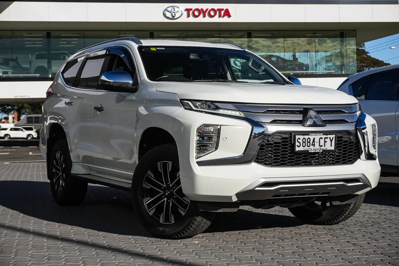 2020 Mitsubishi Pajero Sport Gallery Image 2