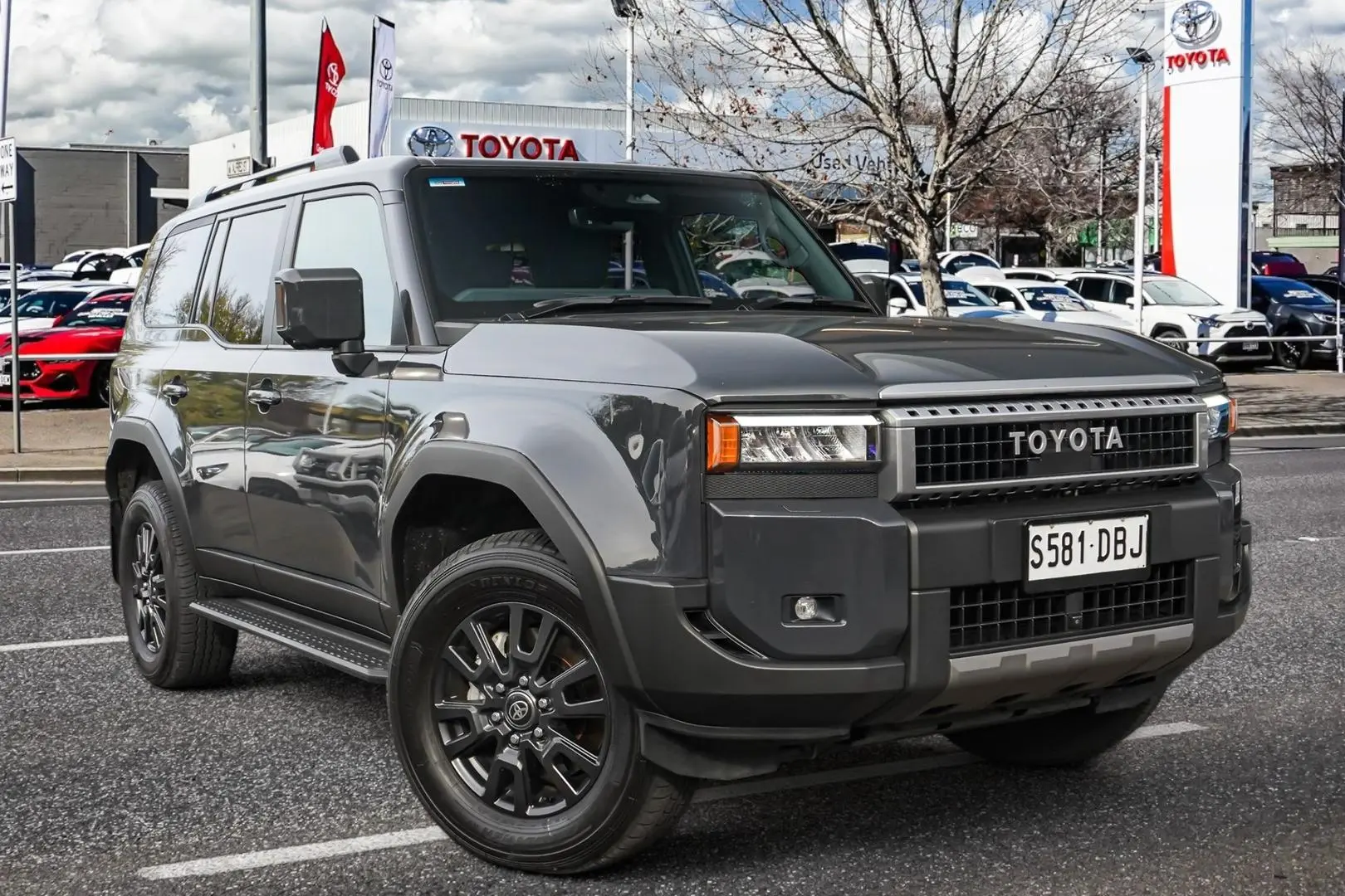 2025 Toyota Landcruiser Prado Image