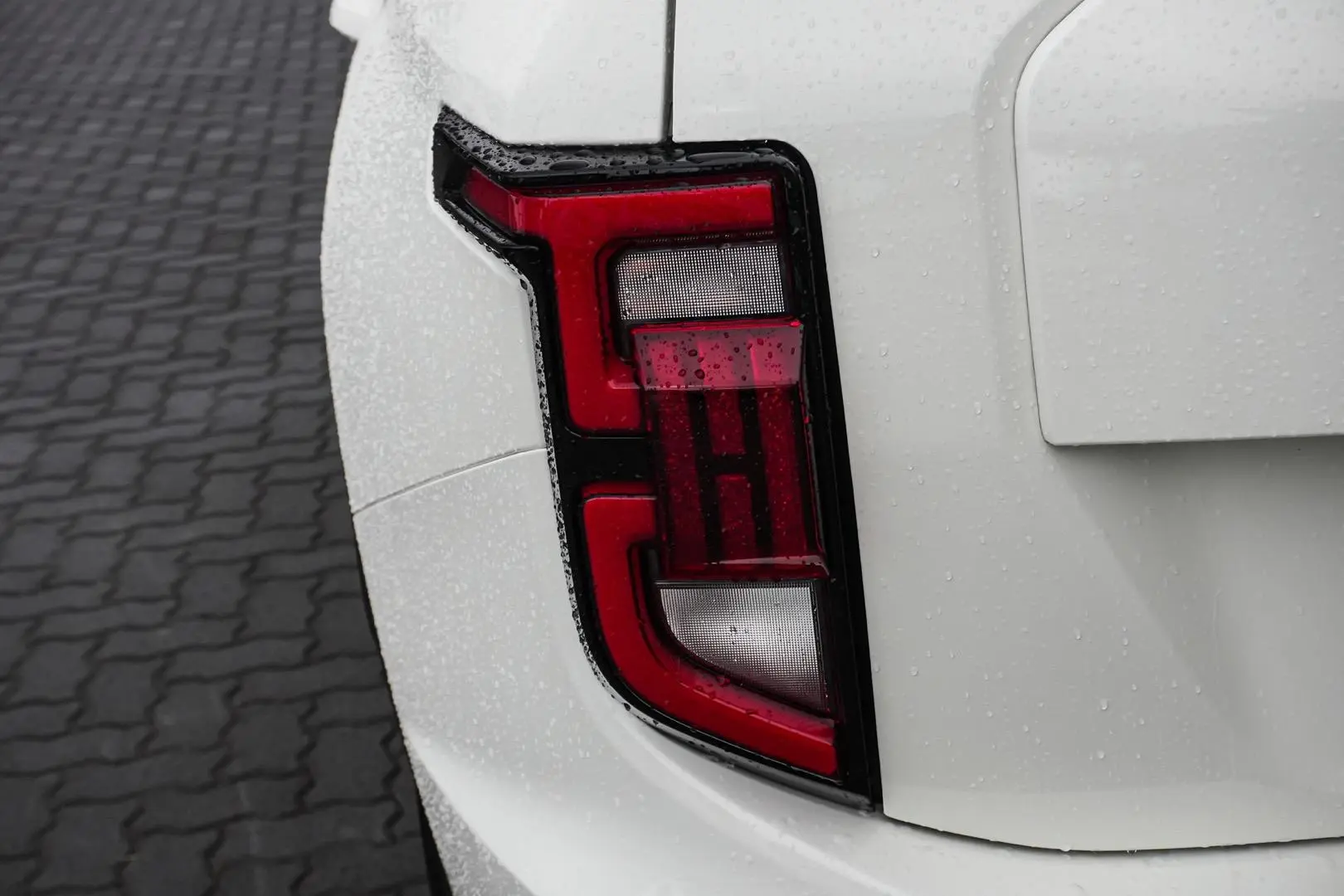 2024 KGM SsangYong Torres Gallery Image 8