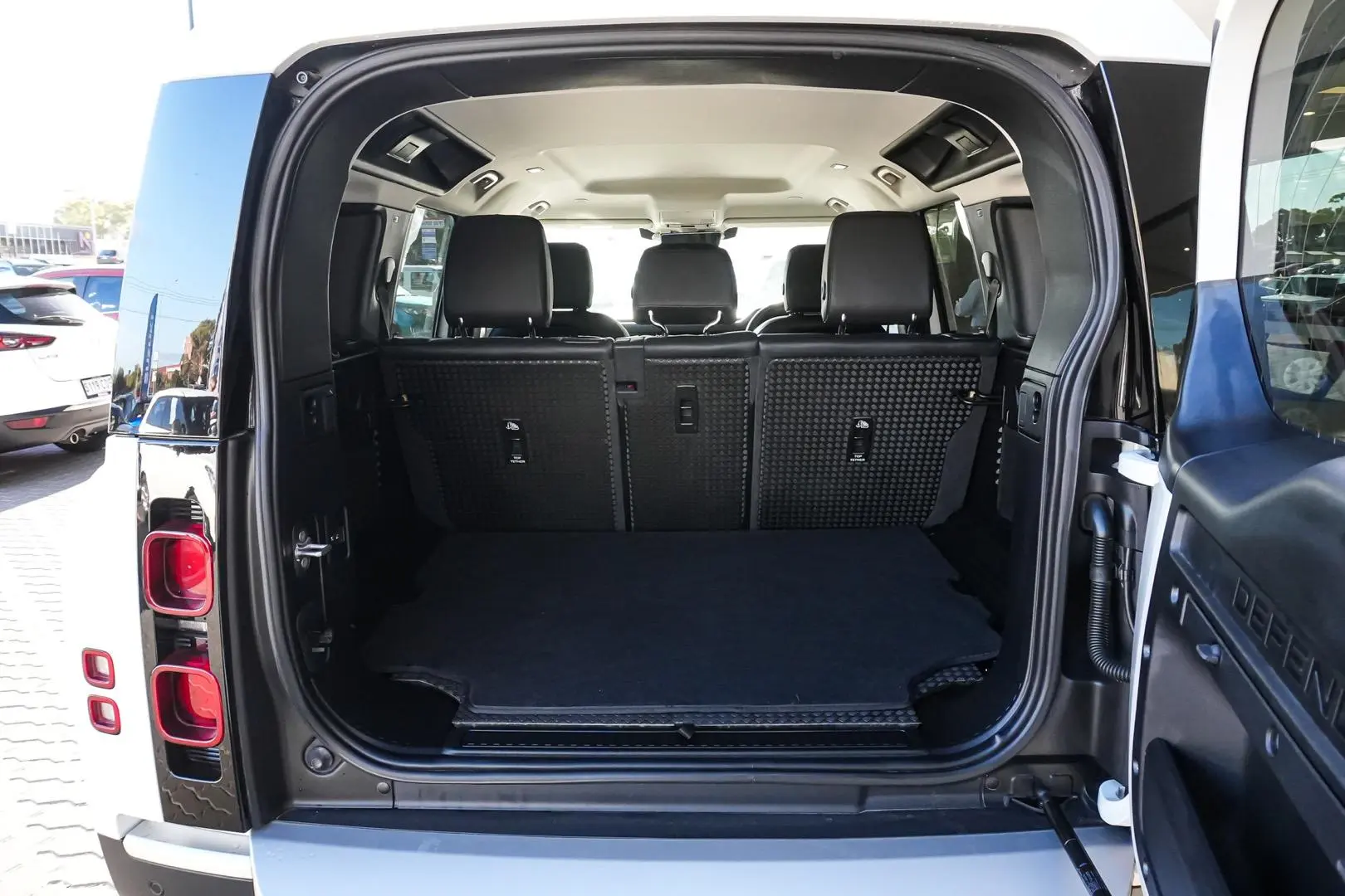 2021 Land Rover Defender Gallery Image 14