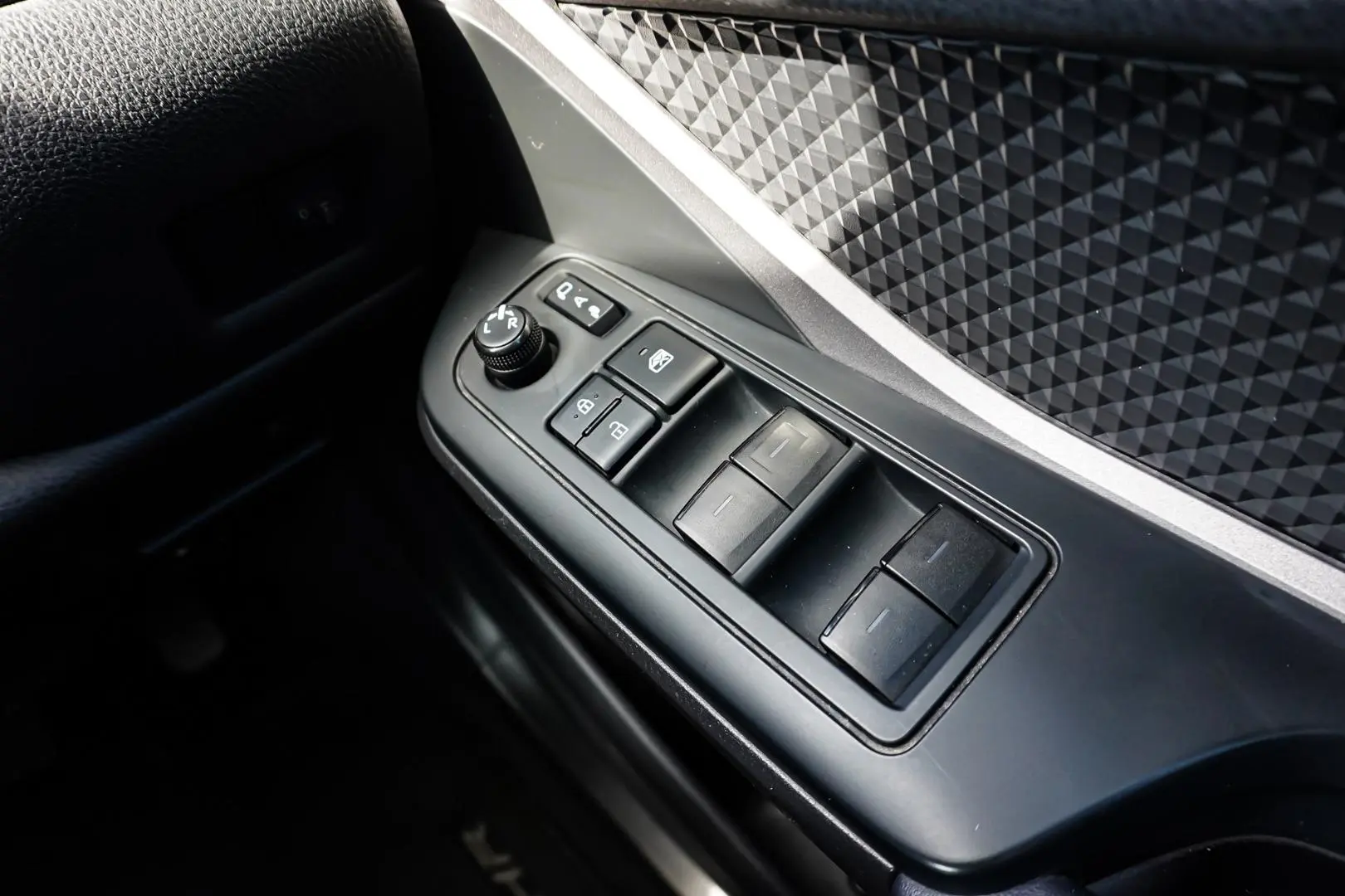 2023 Toyota C-HR Gallery Image 21