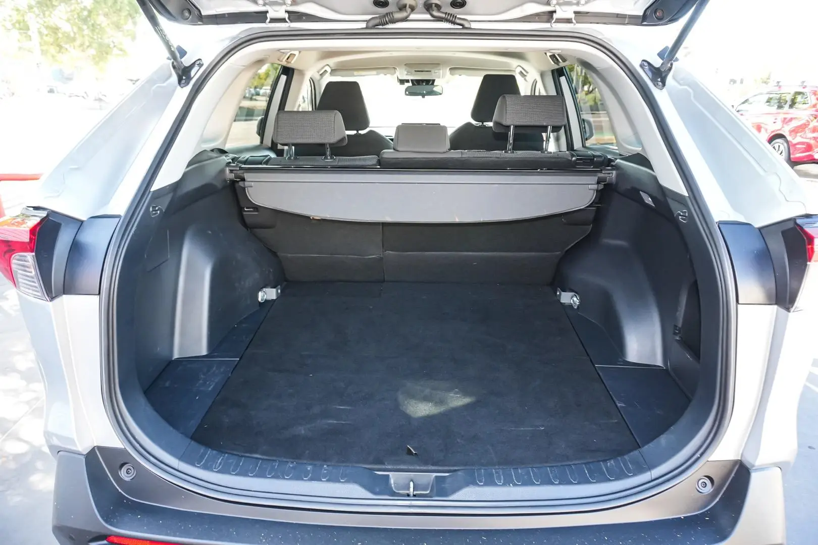 2019 Toyota RAV4 Gallery Image 13