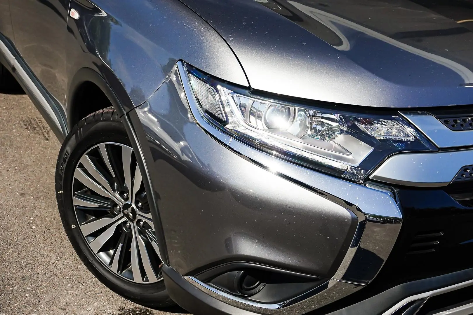 2019 Mitsubishi Outlander Gallery Image 10