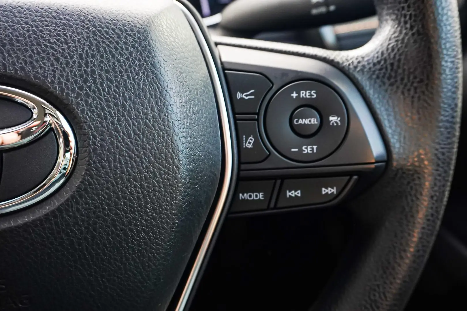 2019 Toyota Camry Gallery Image 19