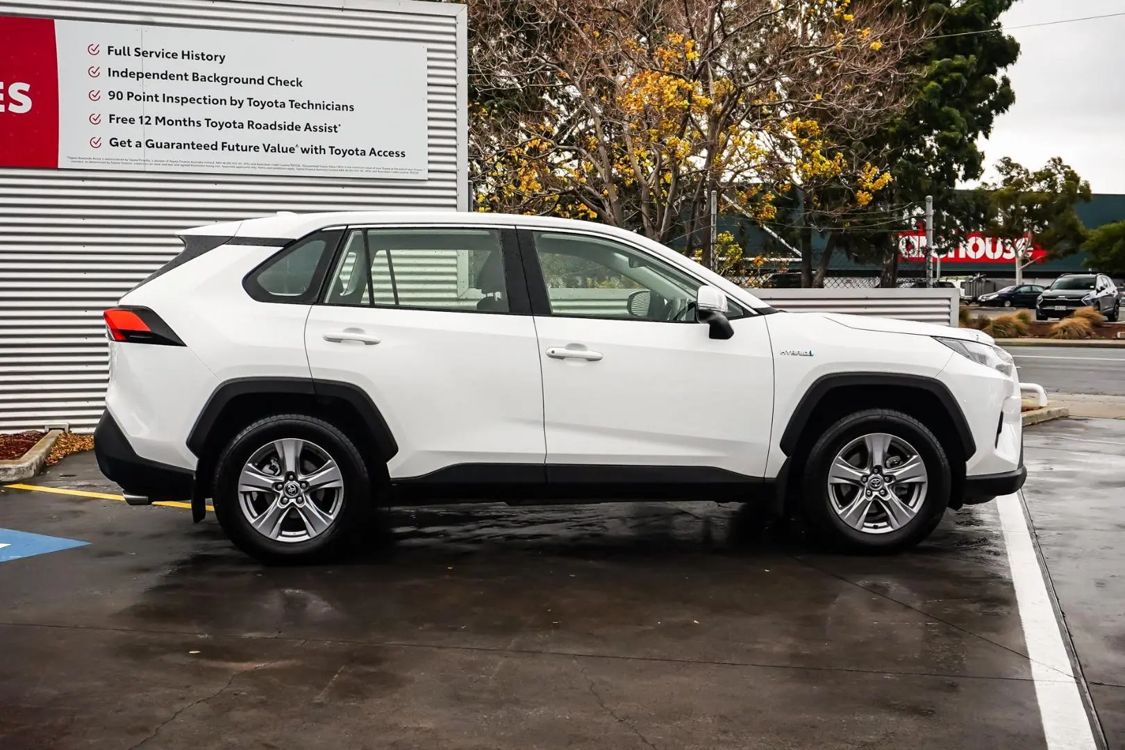 2022 Toyota RAV4 Gallery Image 3