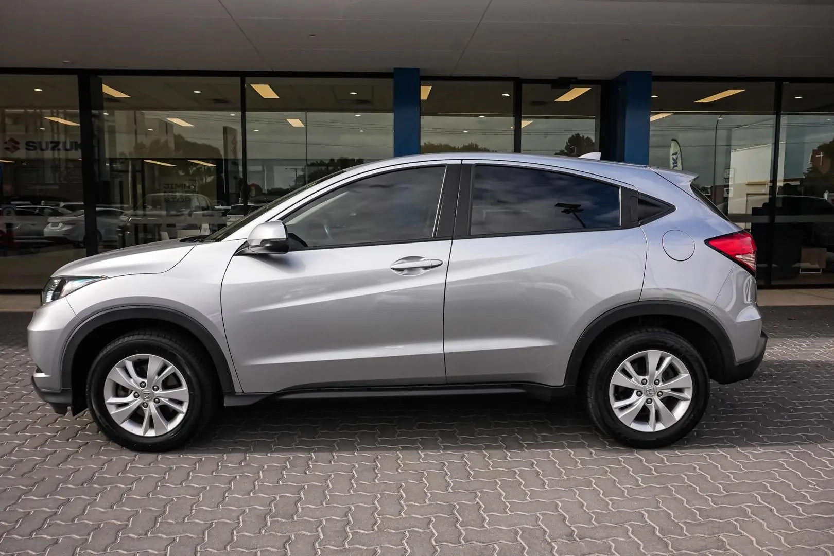 2017 Honda HR-V Gallery Image 4