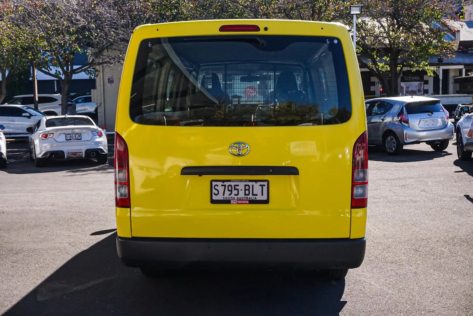 2016 Toyota Hiace Gallery Image 5
