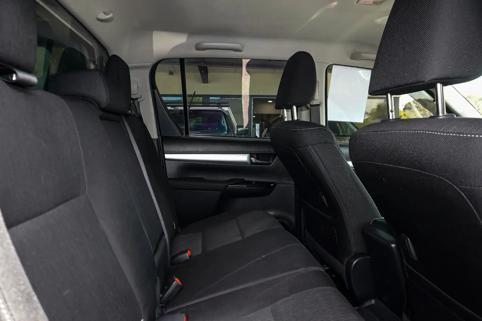 2016 Toyota Hilux Gallery Image 7