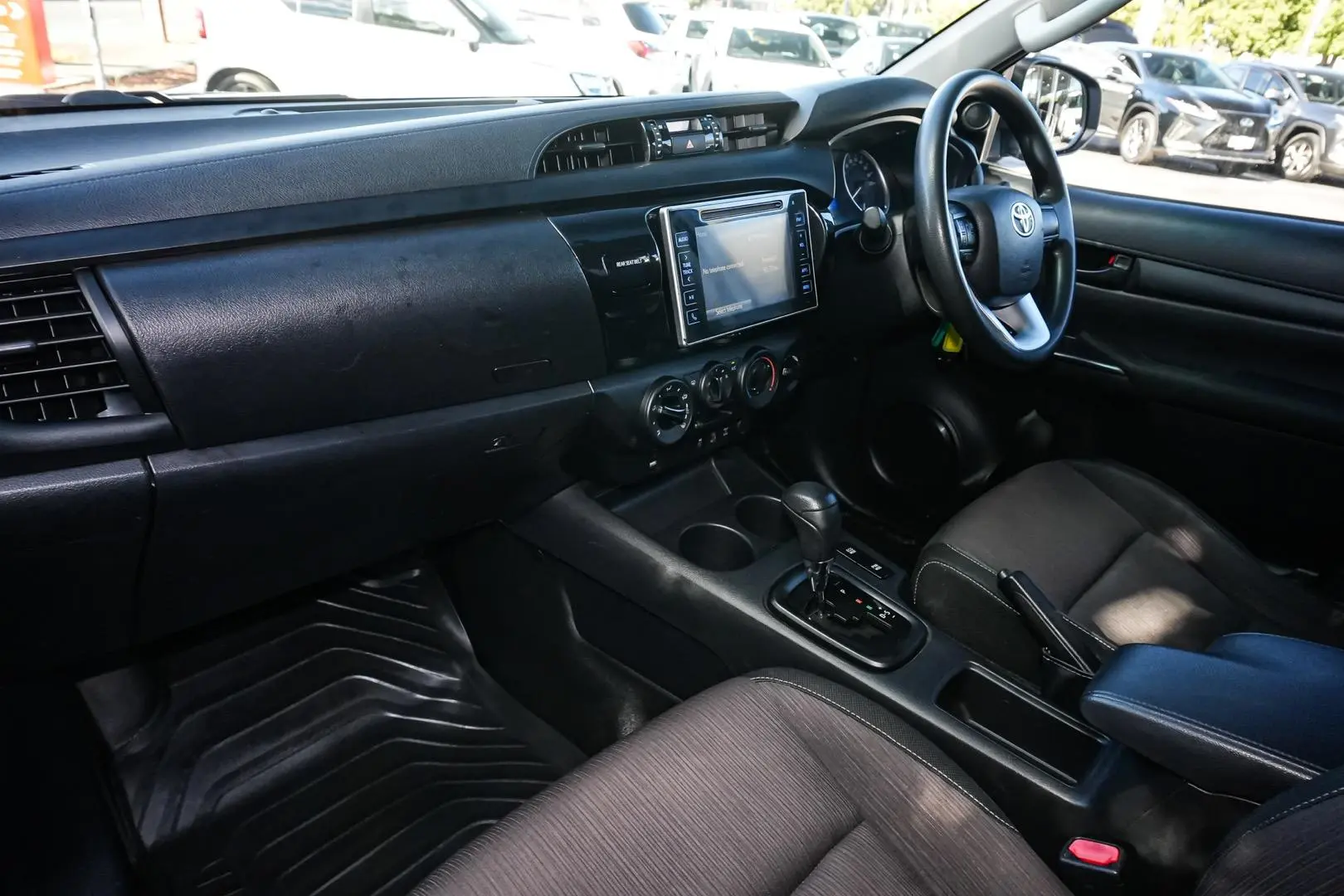 2018 Toyota Hilux Gallery Image 12