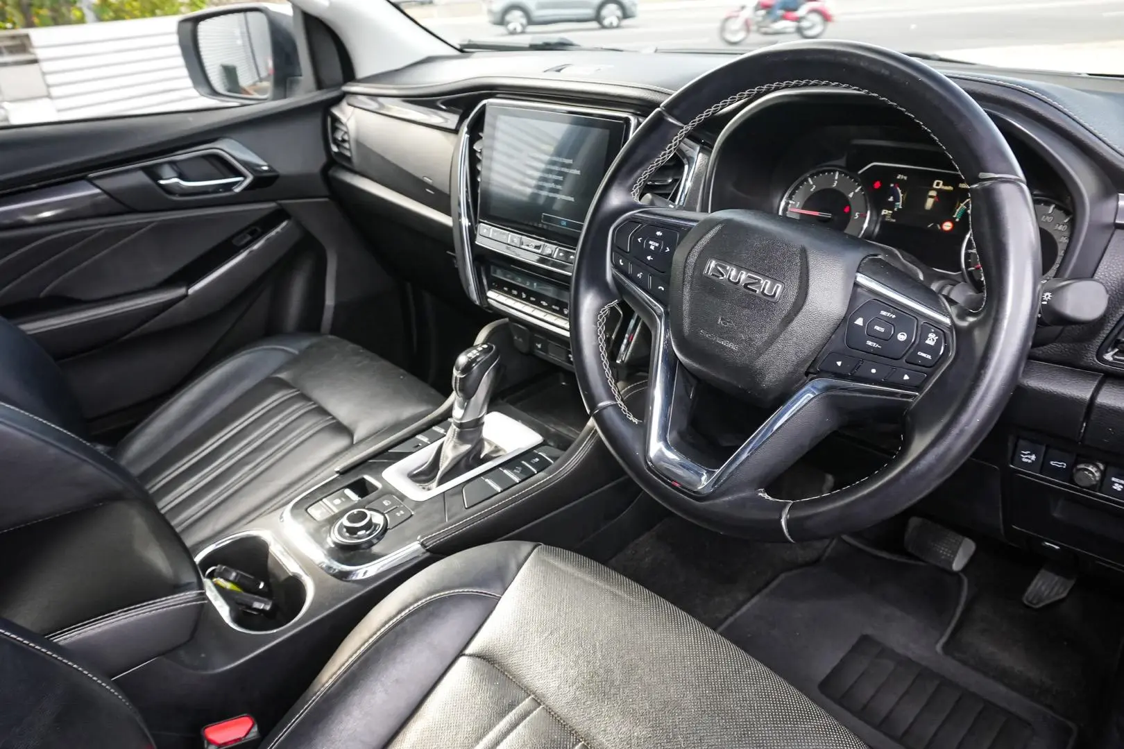2023 Isuzu MU-X Gallery Image 7