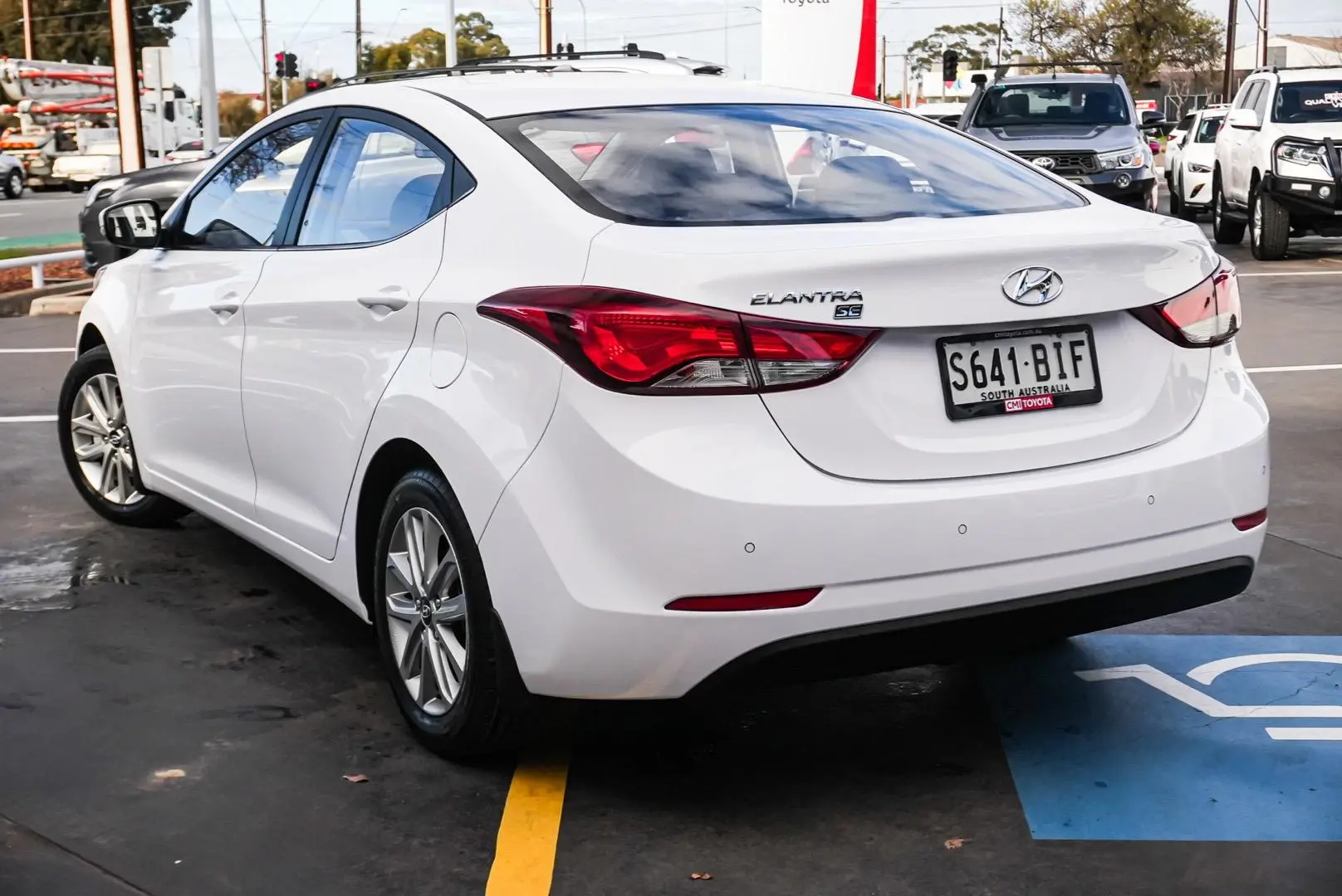 2014 Hyundai Elantra Gallery Image 3
