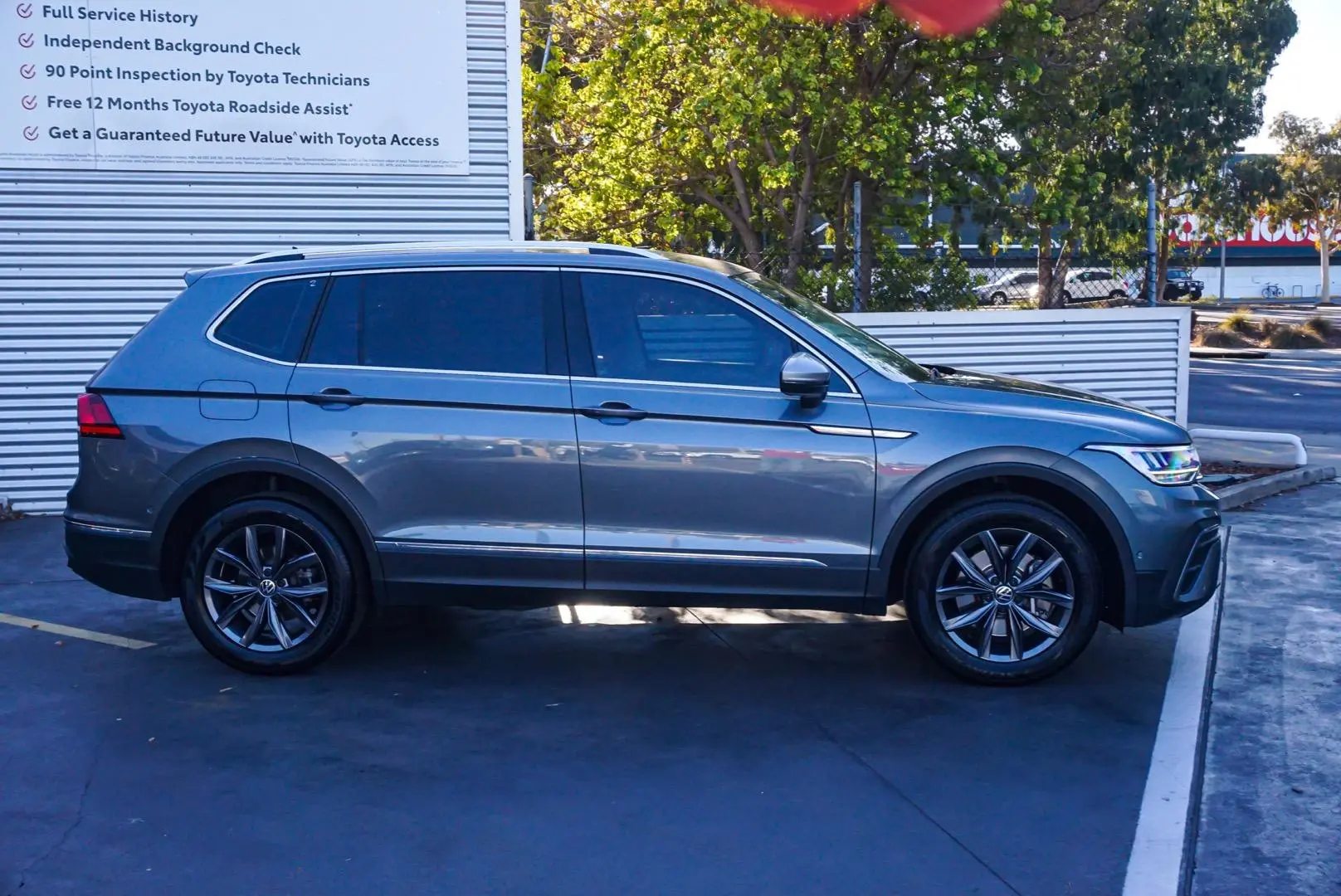 2022 Volkswagen Tiguan Gallery Image 3