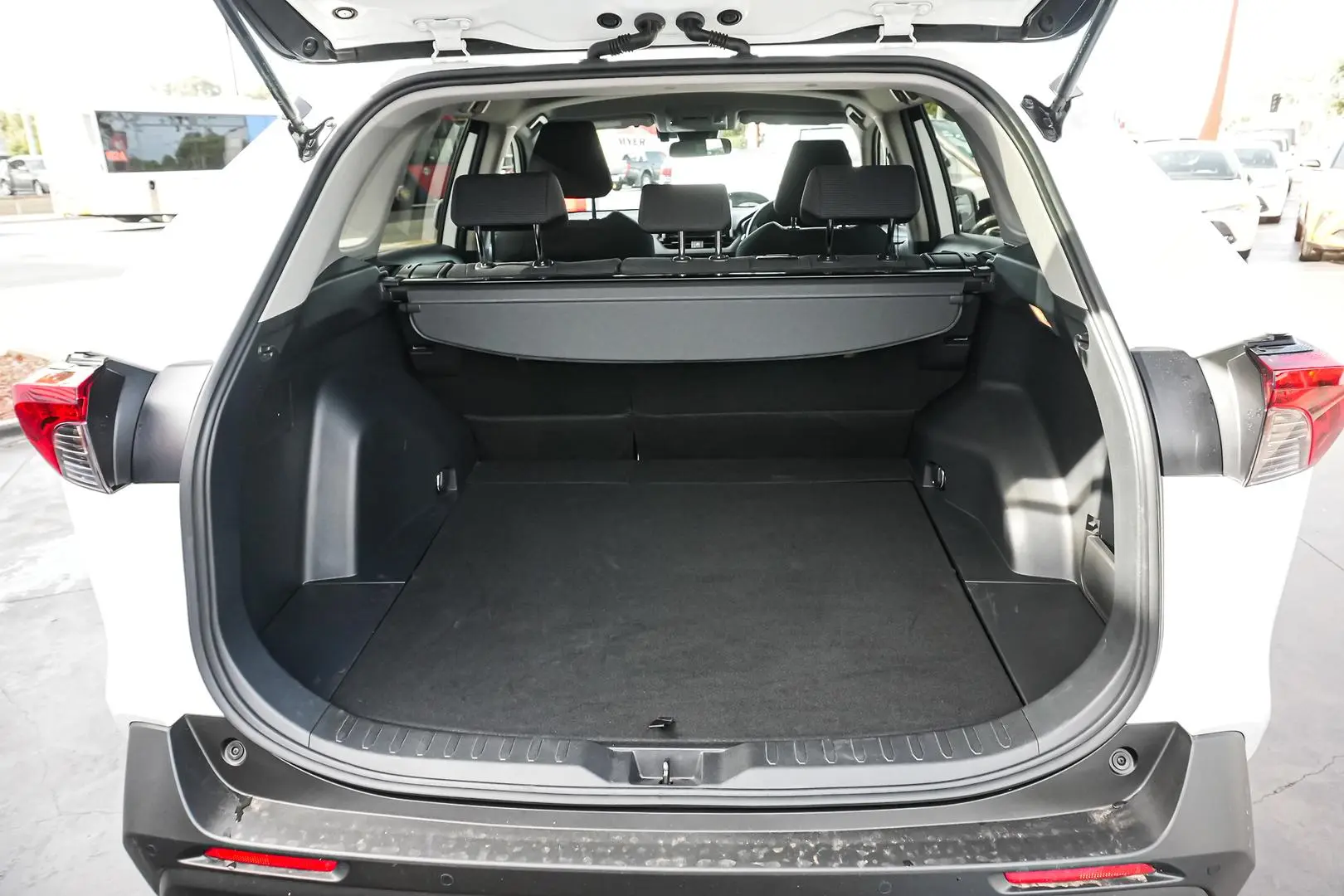 2020 Toyota RAV4 Gallery Image 12