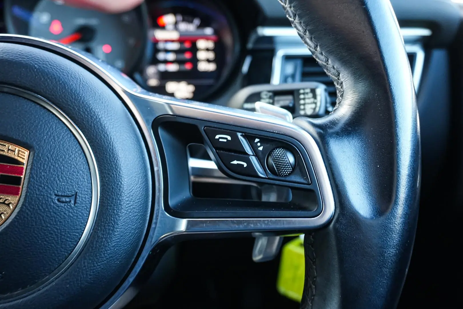 2018 Porsche Macan Gallery Image 20