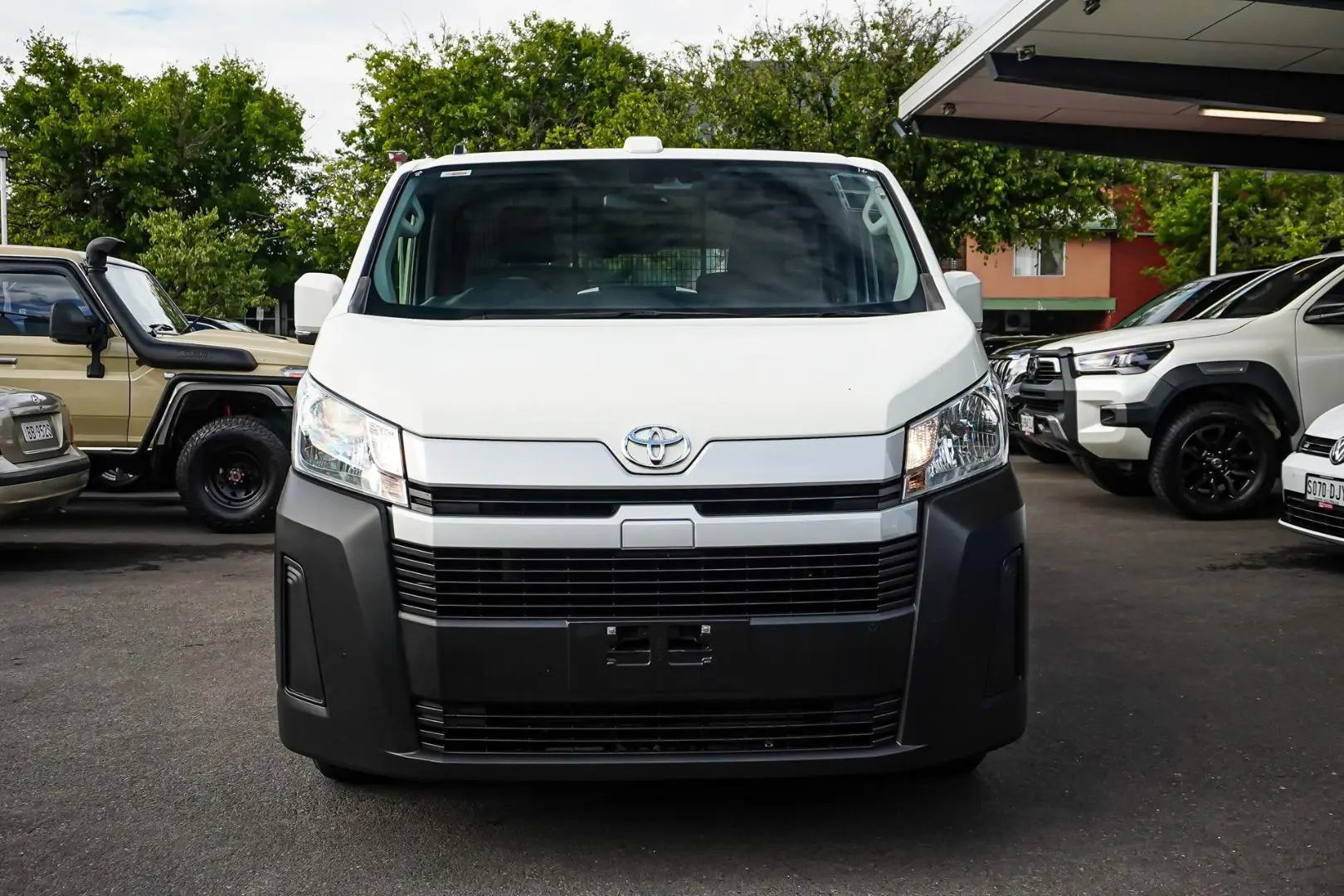 2022 Toyota Hiace Gallery Image 4