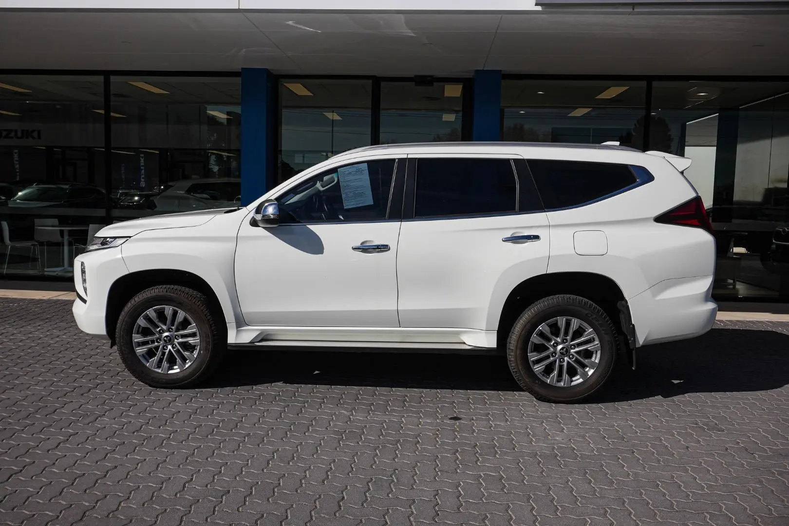 2022 Mitsubishi Pajero Sport Gallery Image 4