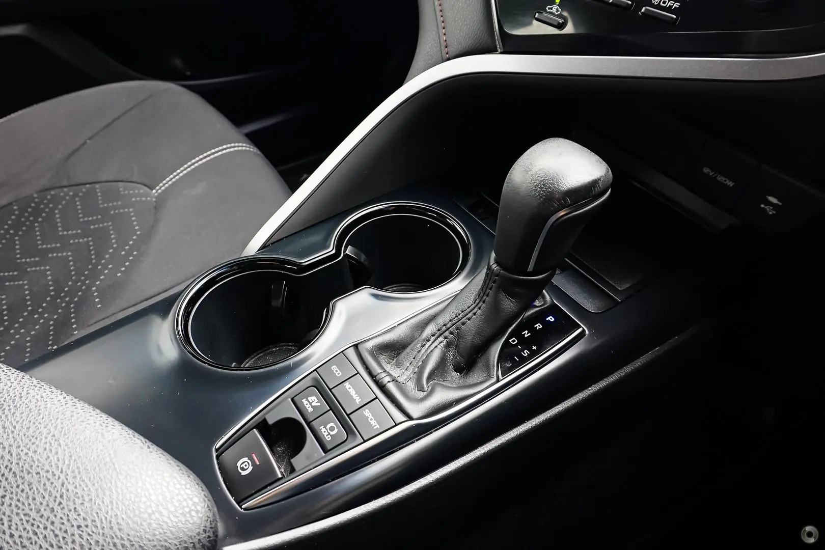 2020 Toyota Camry Gallery Image 19