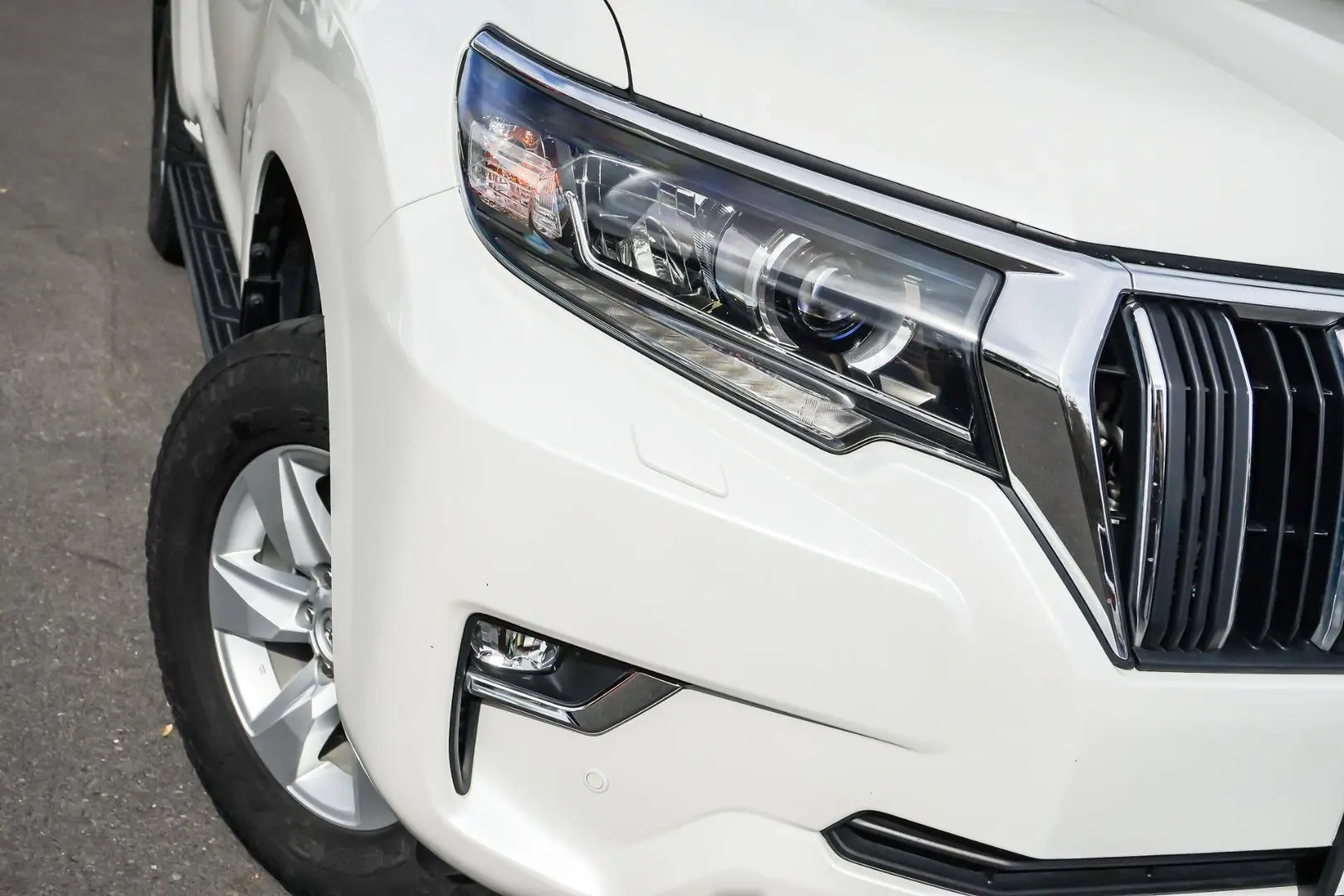 2018 Toyota Landcruiser Prado Gallery Image 12