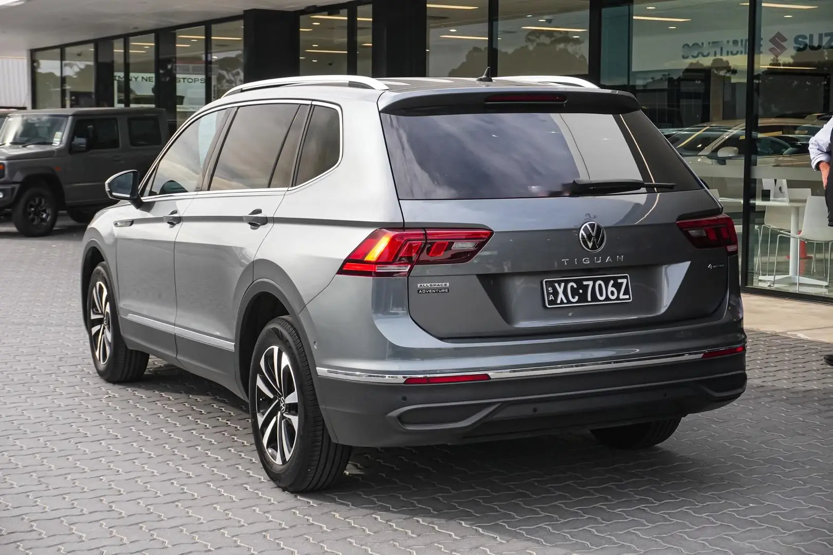 2022 Volkswagen Tiguan Gallery Image 3