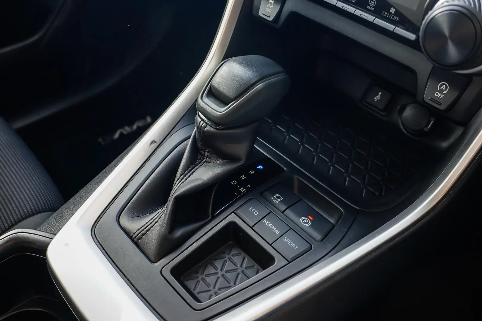 2022 Toyota RAV4 Gallery Image 17