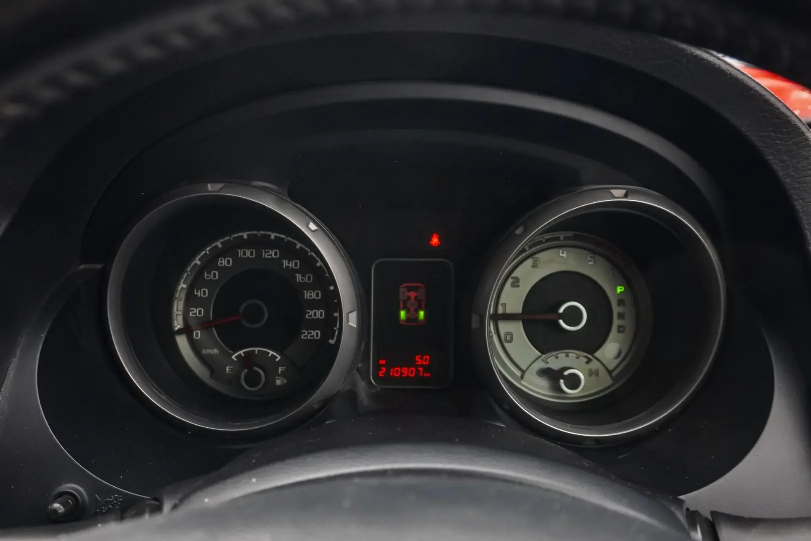 2018 Mitsubishi Pajero Gallery Image 17