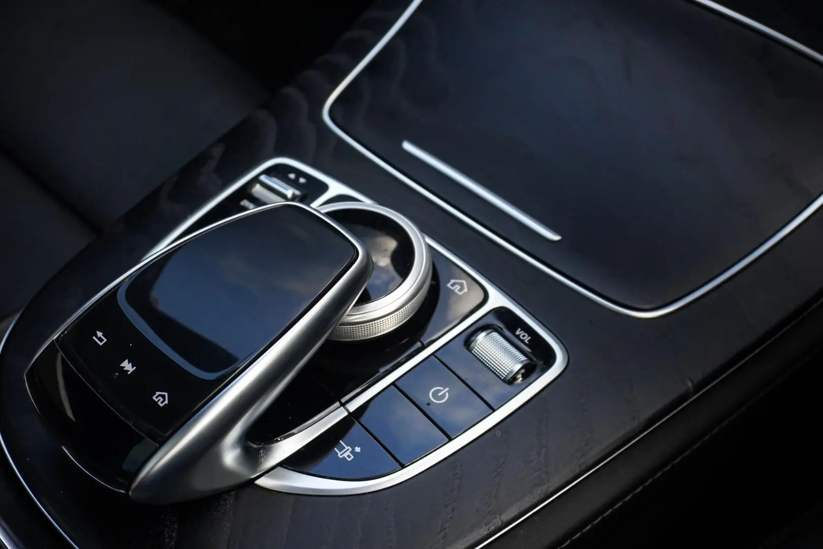 2019 Mercedes-Benz E-Class Gallery Image 20
