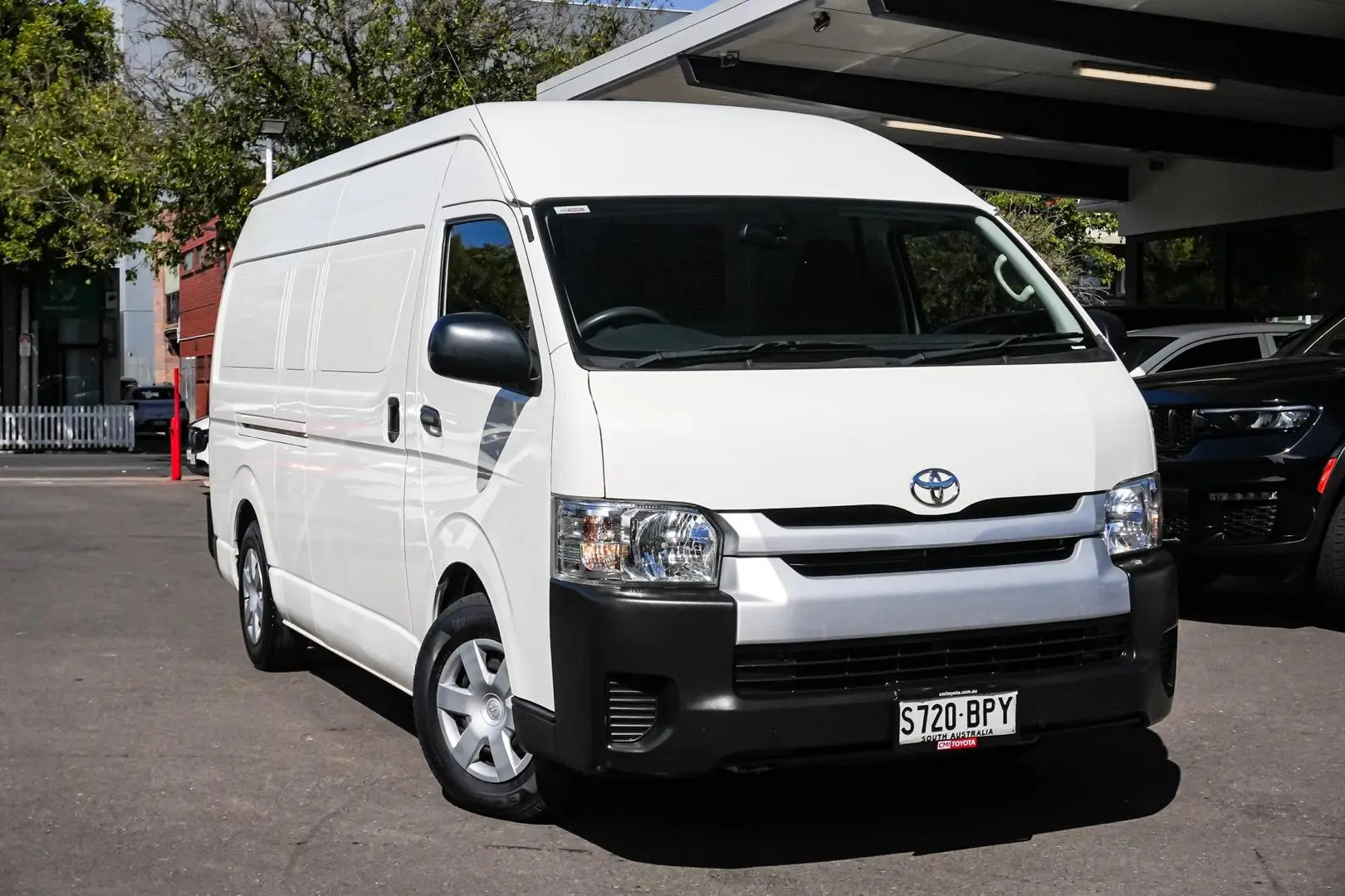 2017 Toyota Hiace Gallery Image 2