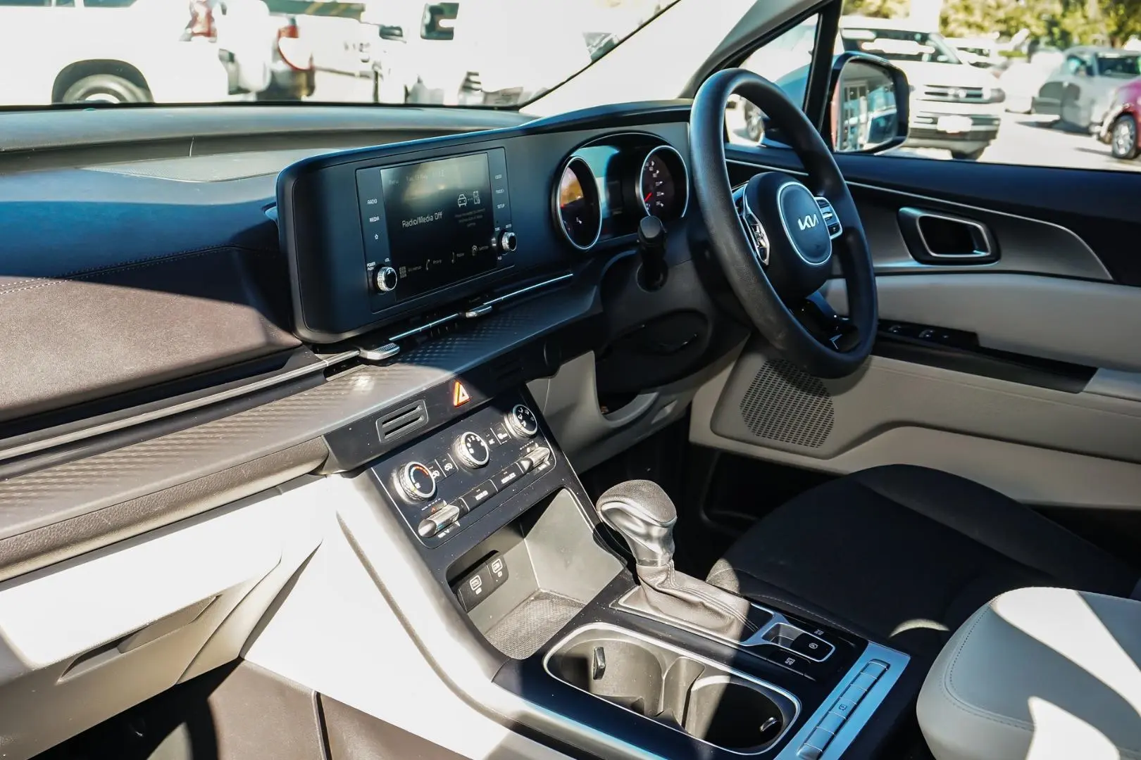 2022 Kia Carnival Gallery Image 11