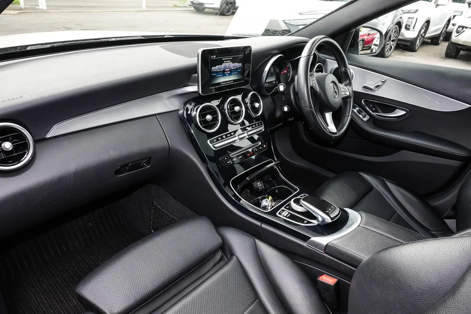 2016 Mercedes-Benz C-Class Gallery Image 8