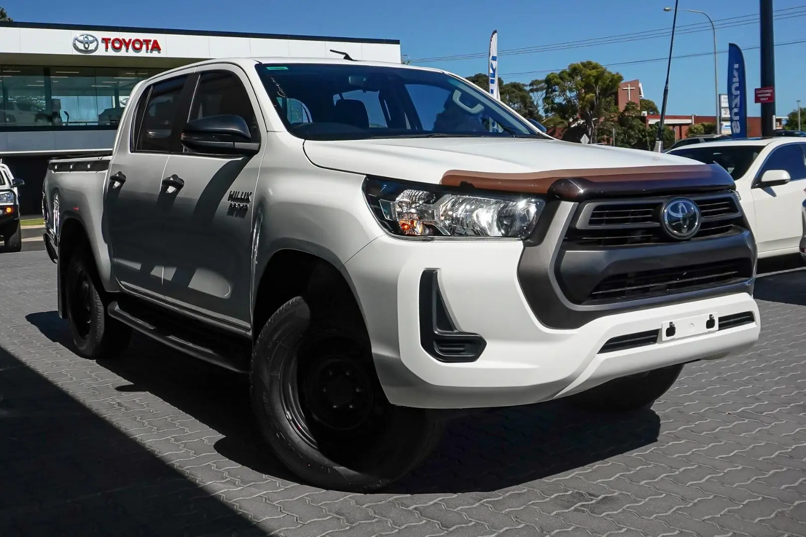 2021 Toyota Hilux Gallery Image 2