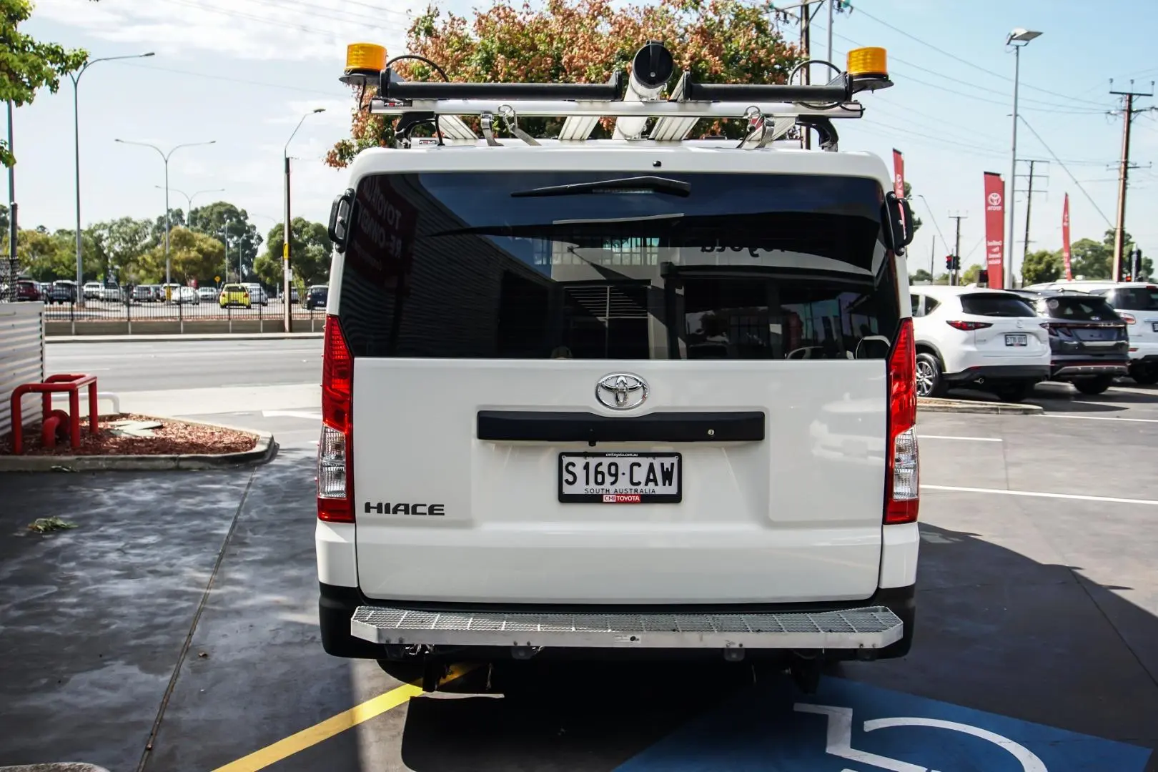 2019 Toyota Hiace Gallery Image 5