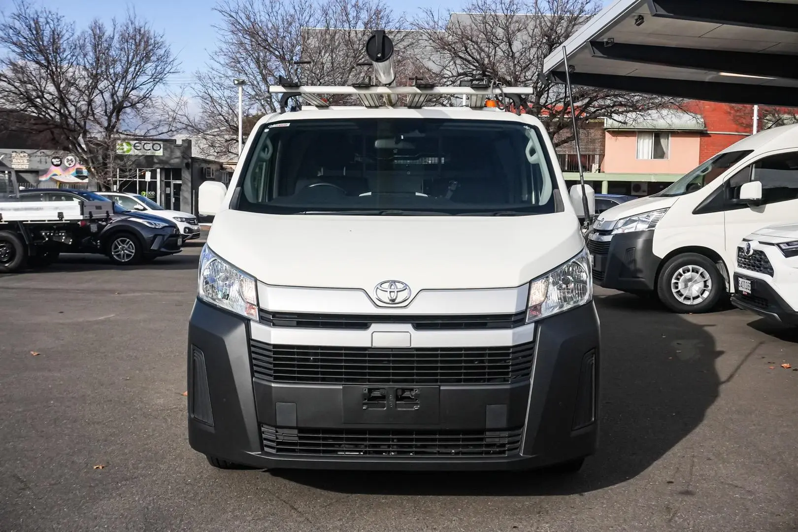 2019 Toyota Hiace Gallery Image 4