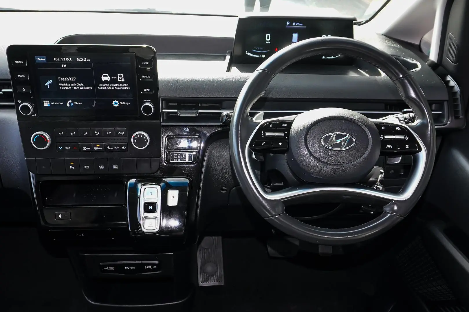 2023 Hyundai STARIA Gallery Image 11