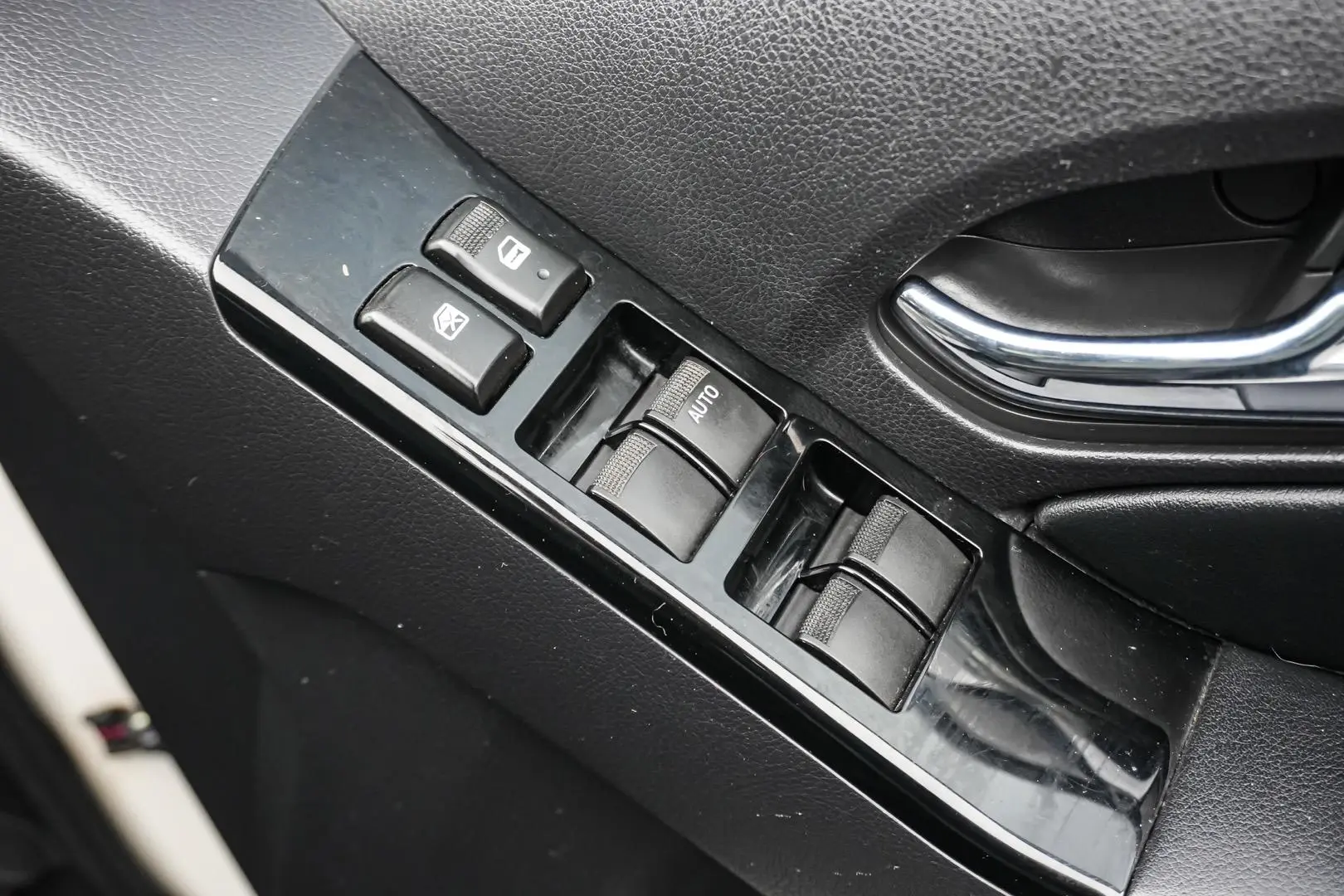 2019 Isuzu MU-X Gallery Image 17