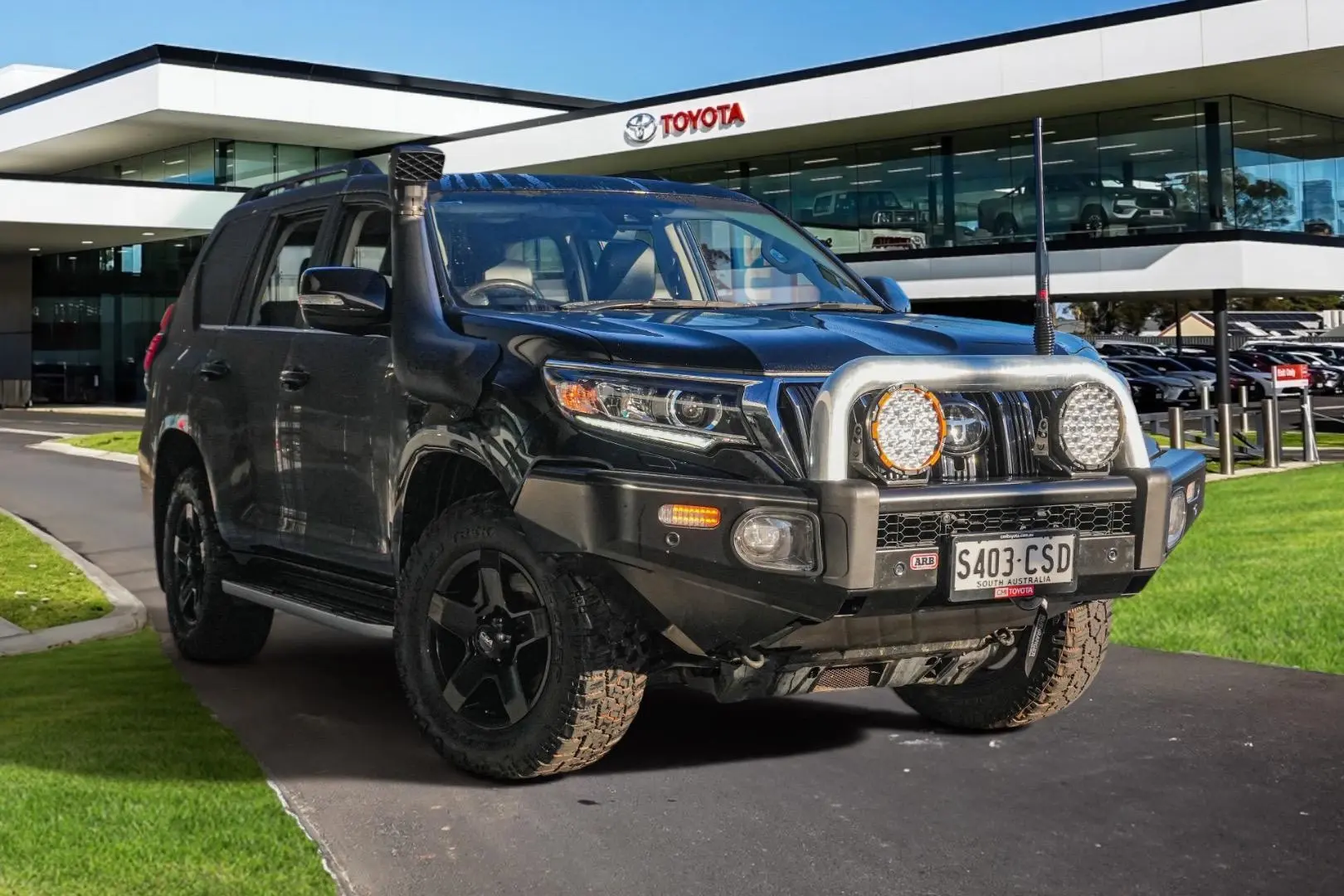 2022 Toyota Landcruiser Prado Gallery Image 1