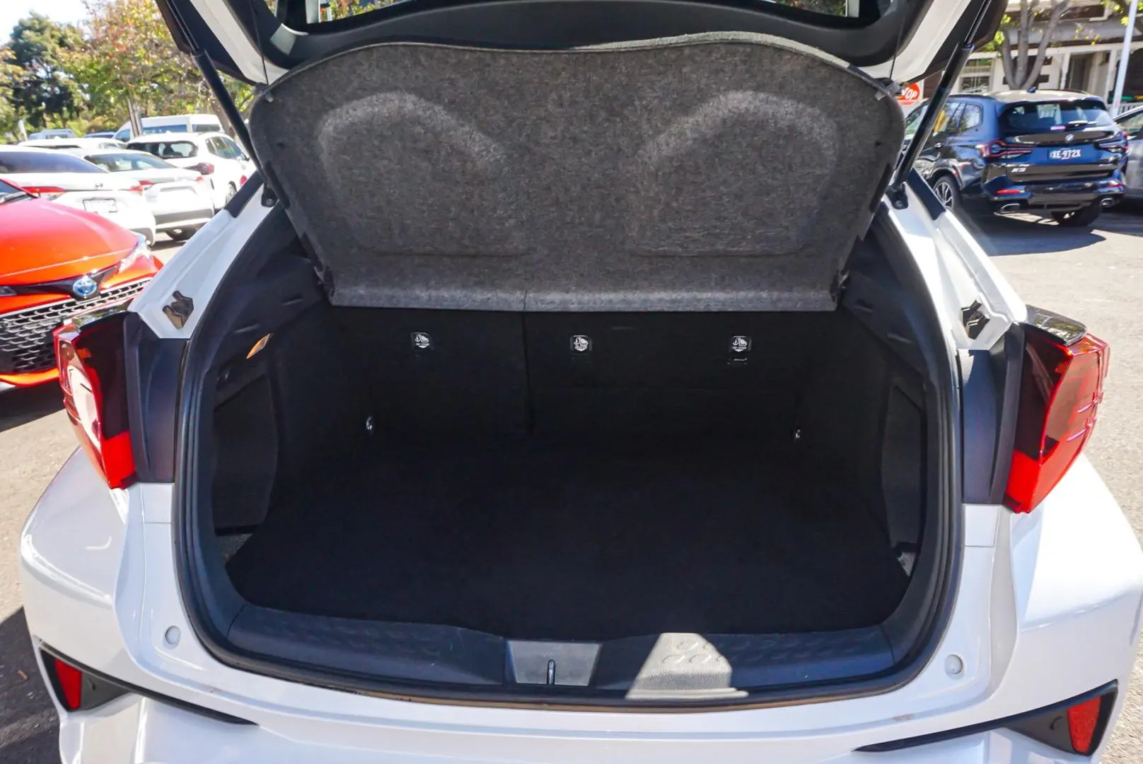 2023 Toyota C-HR Gallery Image 10