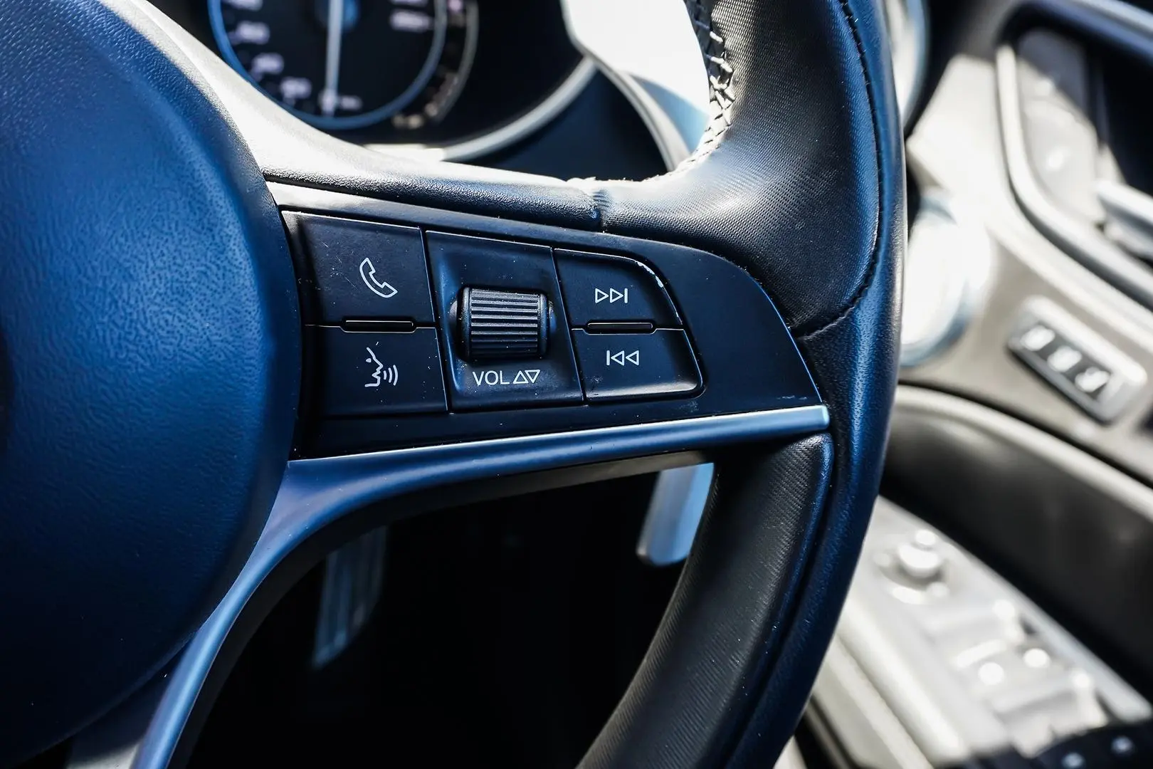 2018 Alfa Romeo Stelvio Gallery Image 21