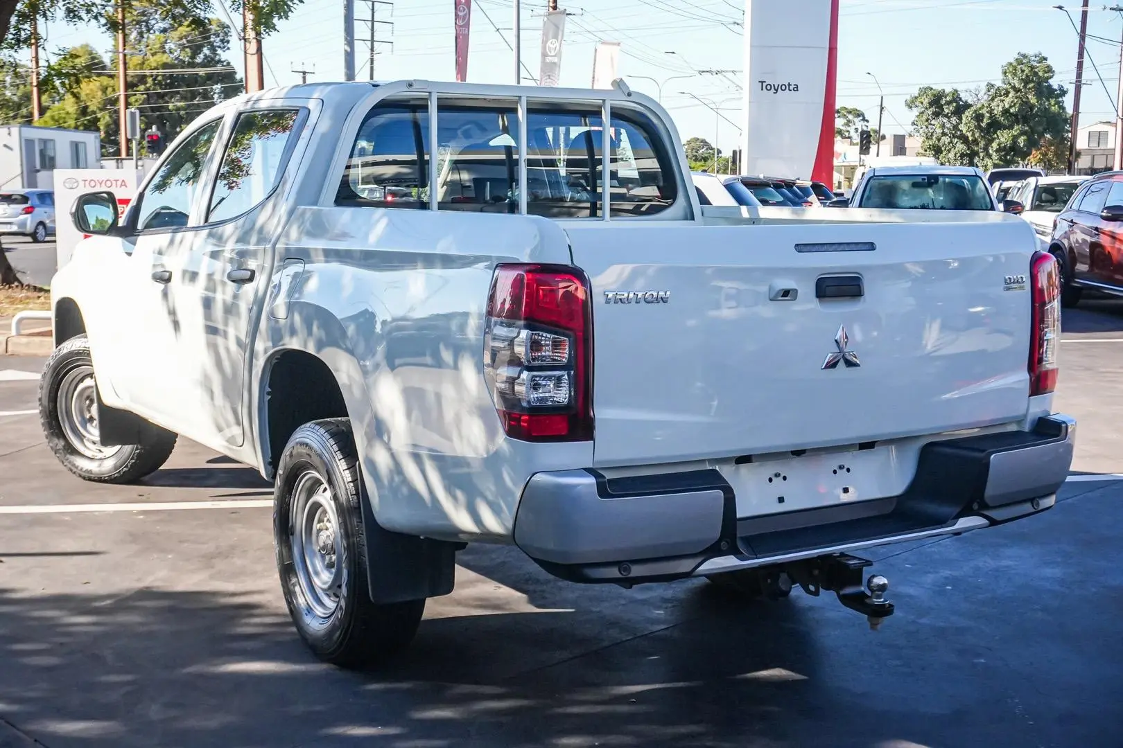 2020 Mitsubishi Triton Gallery Image 3