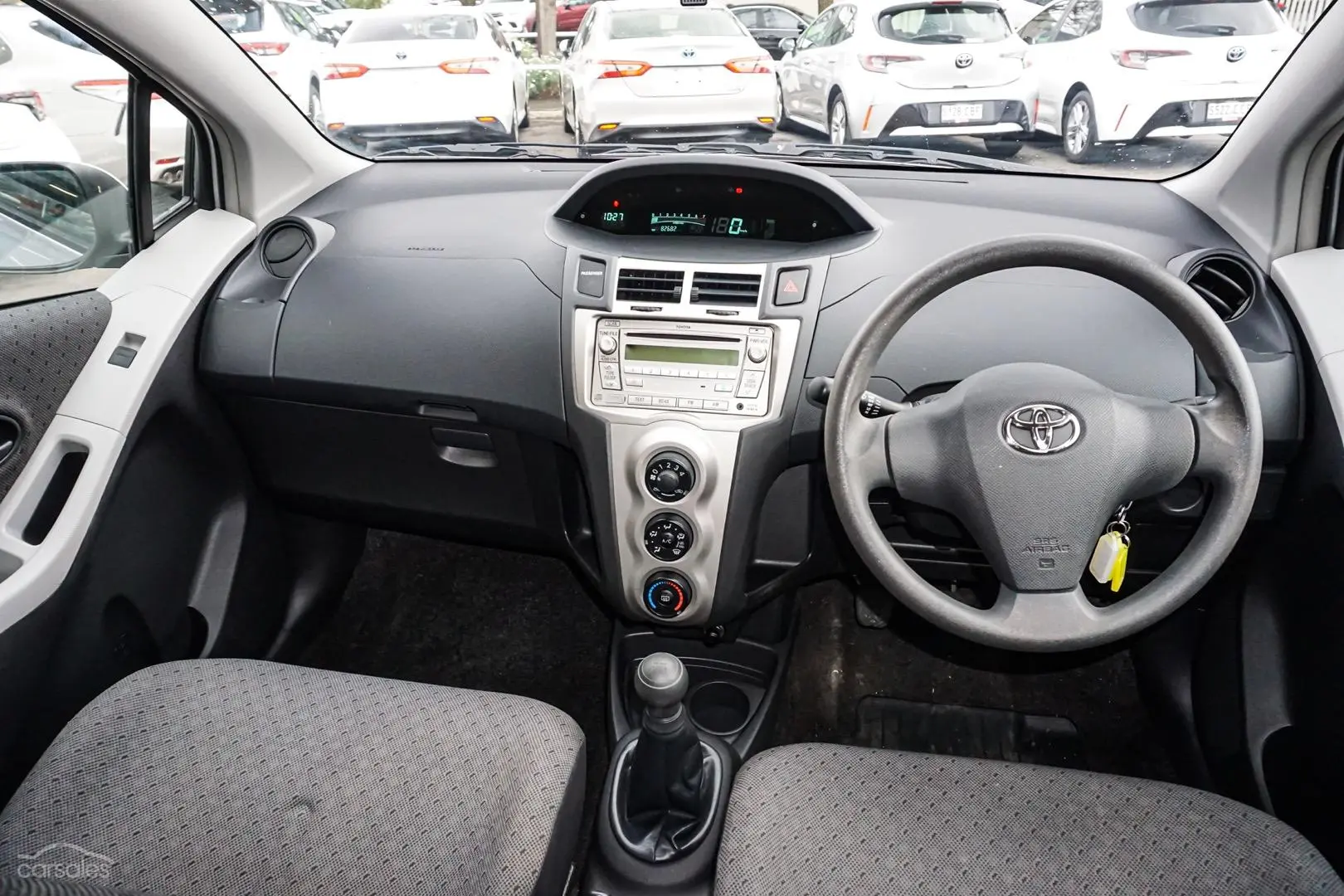 2010 Toyota Yaris Image 9