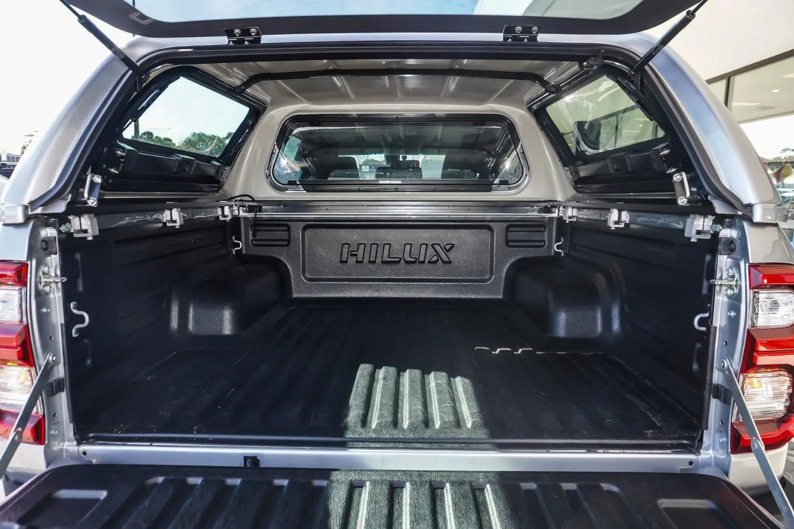 2021 Toyota Hilux Gallery Image 10