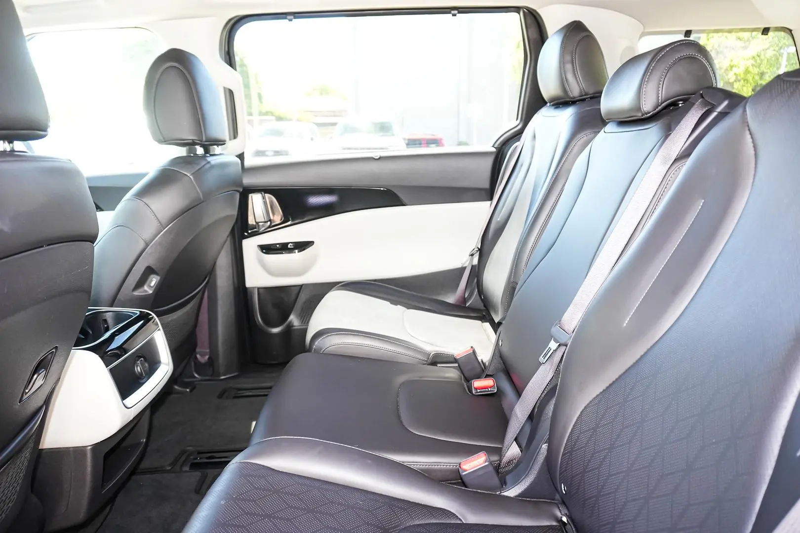 2022 Kia Carnival Gallery Image 12