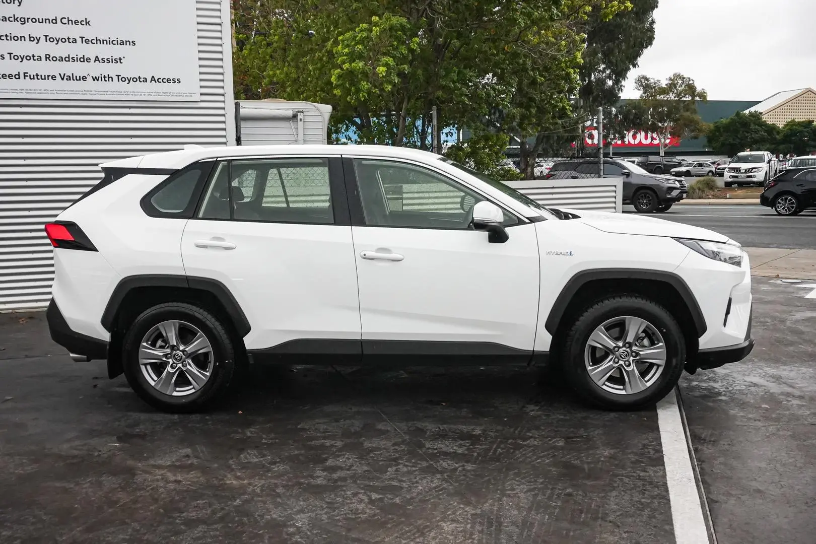 2024 Toyota RAV4 Gallery Image 4