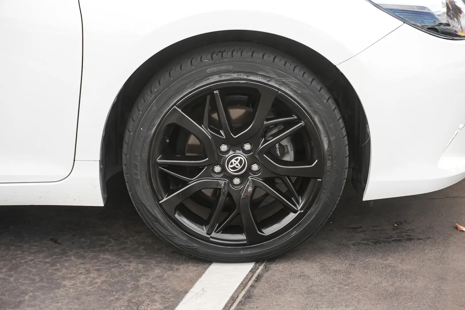 2017 Toyota Camry Gallery Image 11