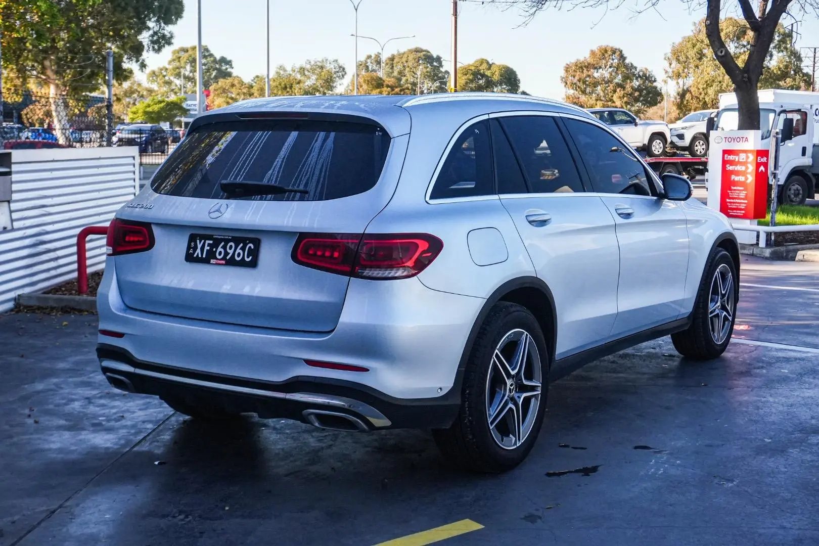 2021 Mercedes-Benz GLC-Class Gallery Image 3