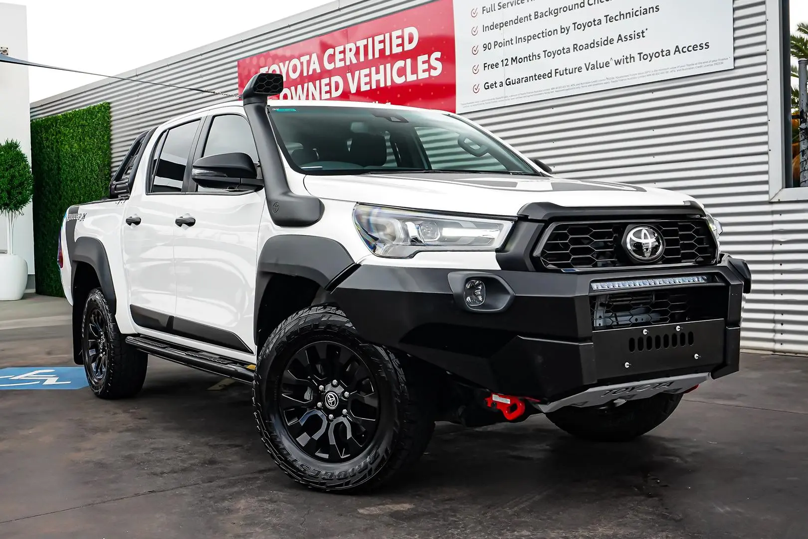 2022 Toyota Hilux Gallery Image 2