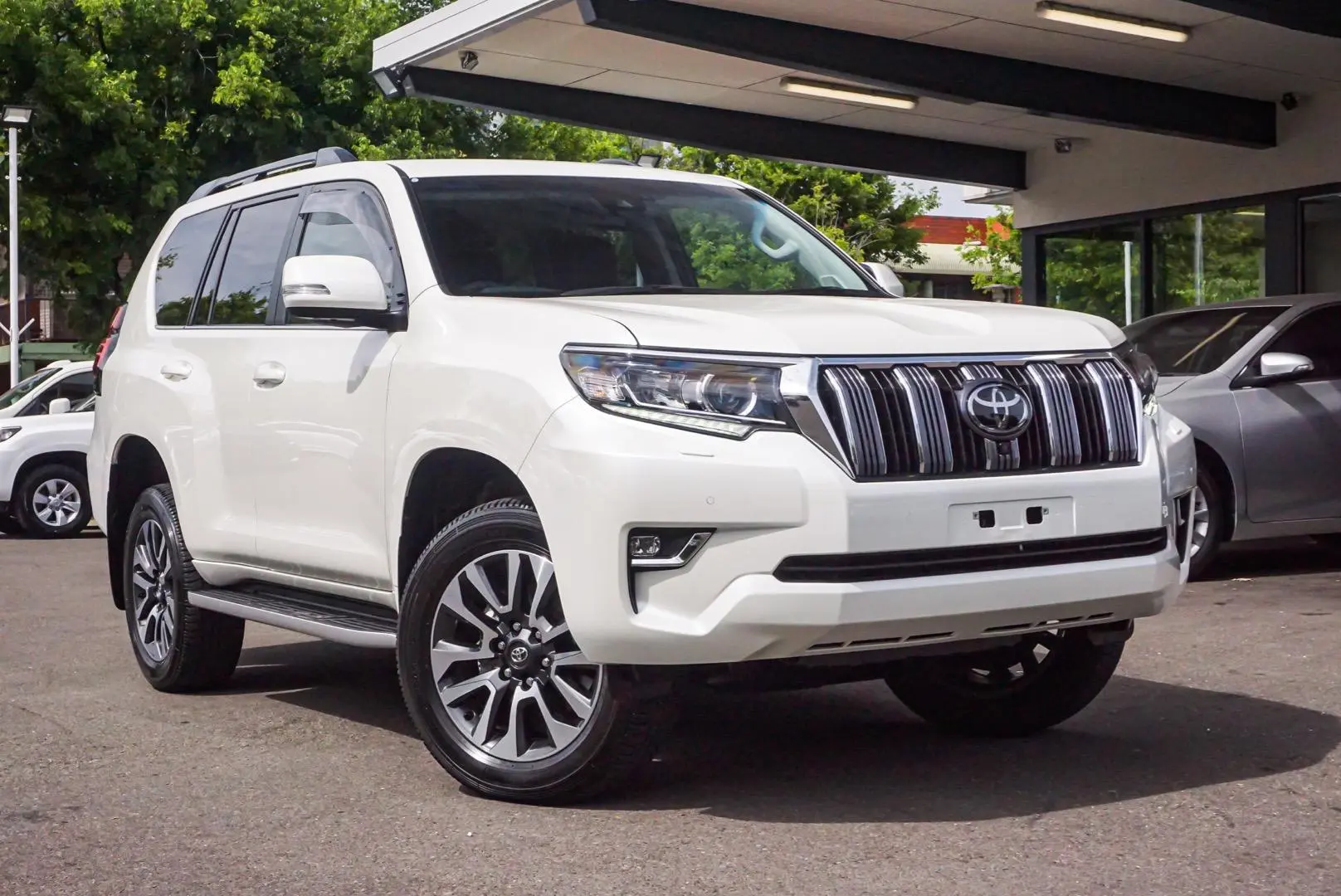 2023 Toyota Landcruiser Prado Gallery Image 2