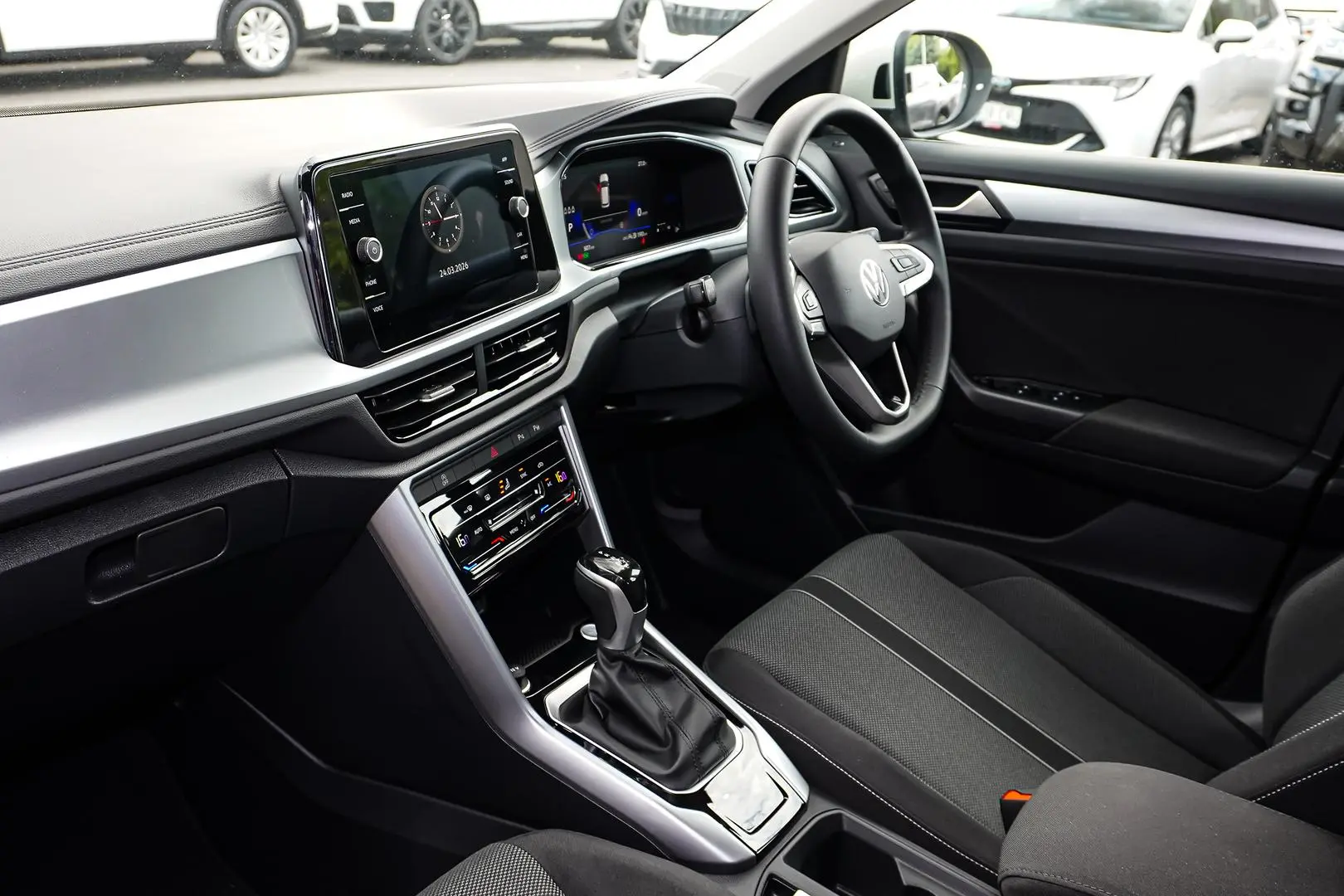 2025 Volkswagen T-Roc Gallery Image 11