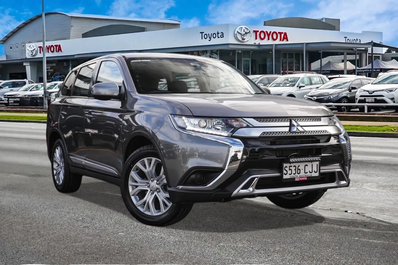 2021 Mitsubishi Outlander Image
