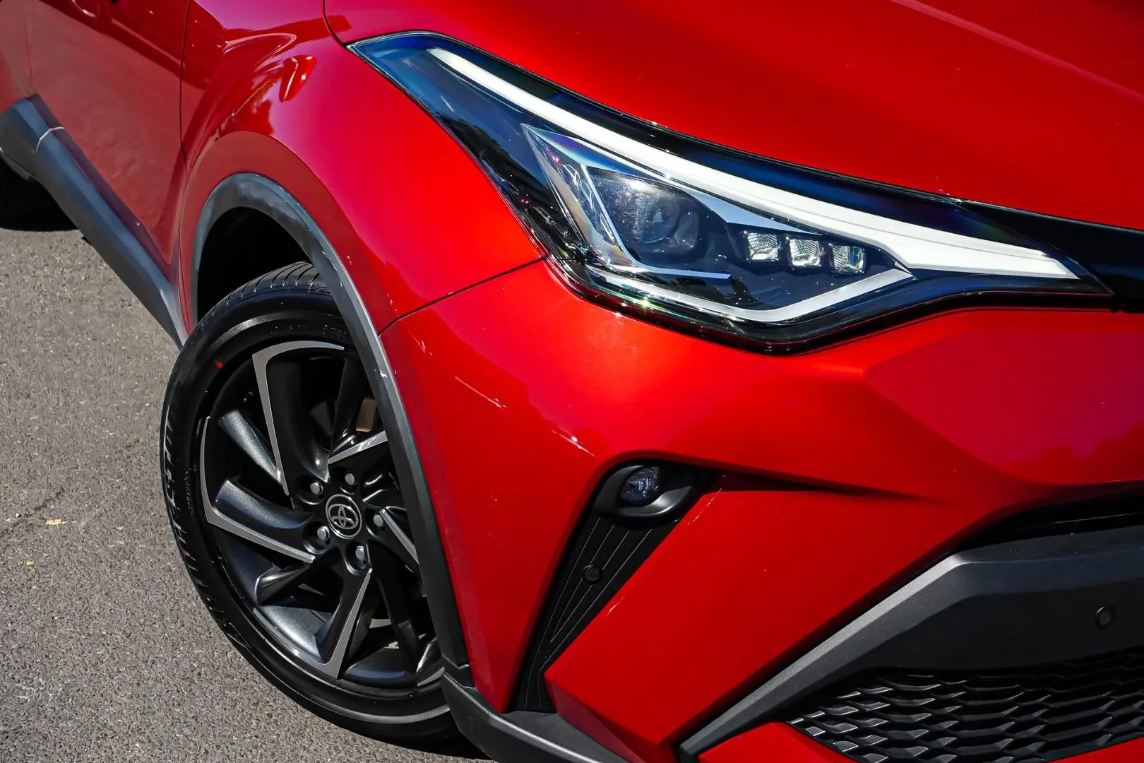 2023 Toyota C-HR Gallery Image 12